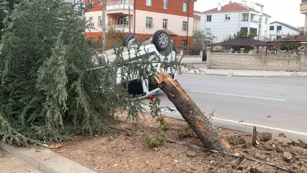 Karaman'da kontrolden çıkan araç ters döndü: 1 yaralı
