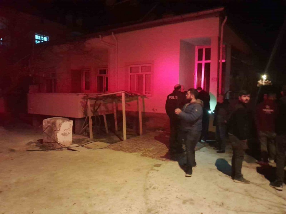 Konya’da ev alev alev yandı! 1 kişi hastanelik oldu