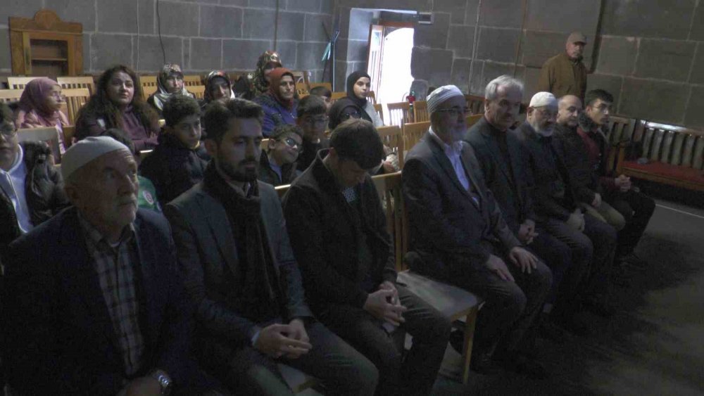 'Şuurlu Müslüman ve Kudüs' konferansı! Çocuk katliamına dikkat çekildi