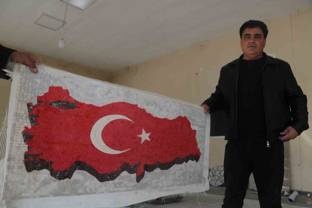 Sanatına Türkiye'de devam eden mozaik ustası dünyanın dört bir yanına satış yapıyor