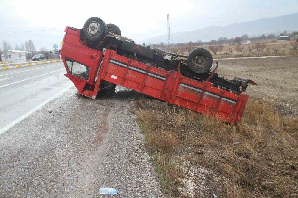 Ambulansı görünce frene basan kamyon da kaza yaptı: 6 yaralı