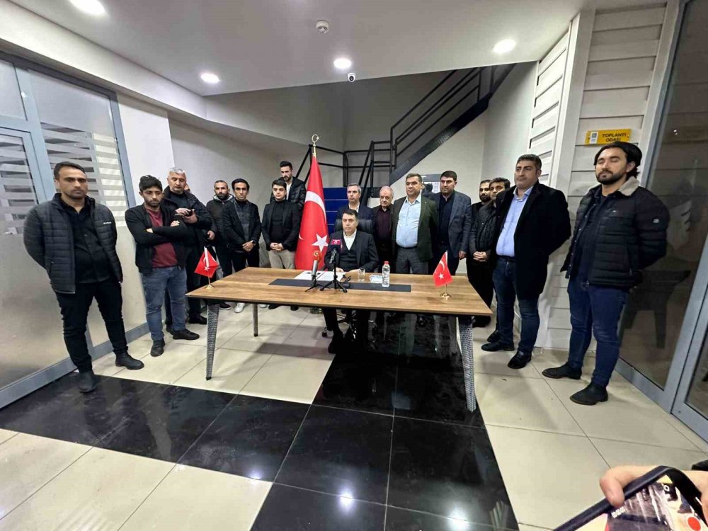 İYİ Parti Diyarbakır'da tabela indirdi