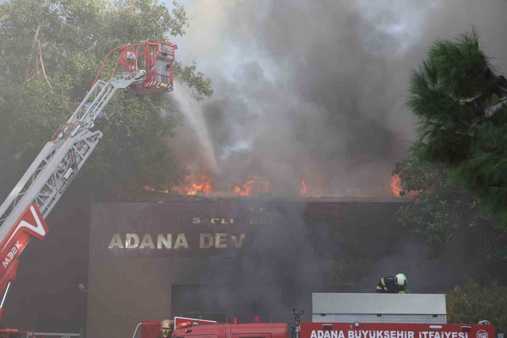 Adana Eski Devlet Hastanesindeki Yangın Kontrol Altına Alındı