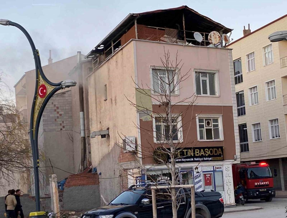 Lokanta bodrumunda korkutan yangın! Hızlı müdahaleyle işyeri kurtarıldı