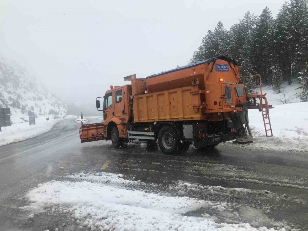 Alacabel'de kar kalınlığı 25 santime ulaştı