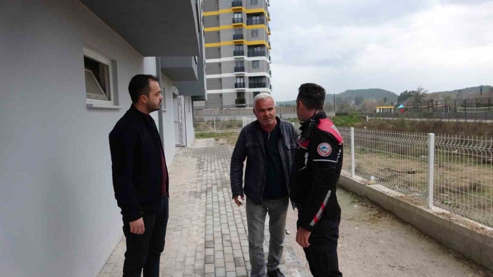 Müteahhite kızan adam kendini yakmaya çalıştı