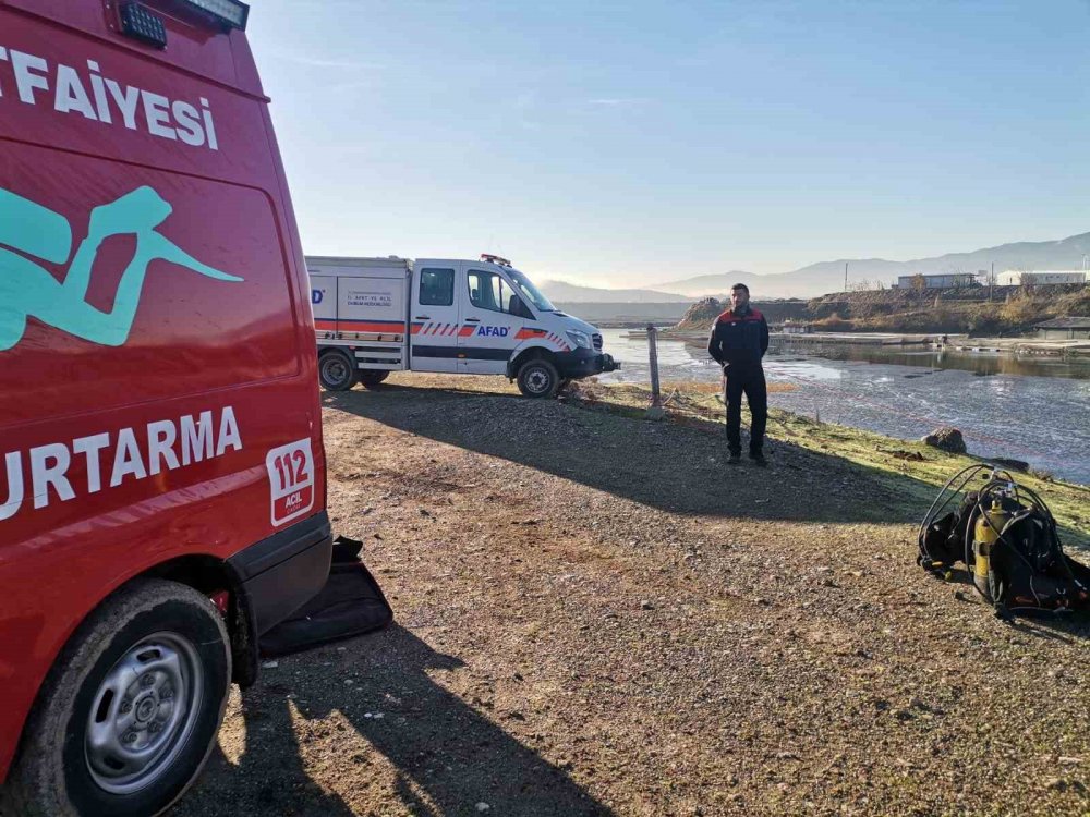 Balık tutarken baraja düşen genç hala aranıyor