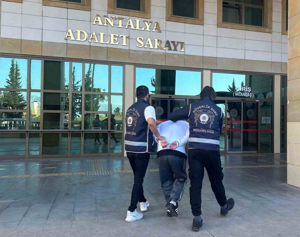 Sosyal medyada askere hakaret eden şahıs Antalya'da yakalandı