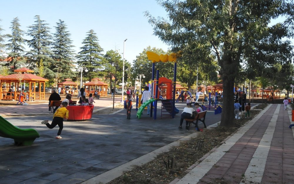 Akşehir'e Modern Dokunuş: Selçuklu Parkı İkinci Etap Hizmete Açıldı