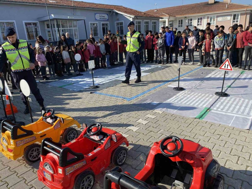 Kulu'da Jandarma Trafik Ekiplerinden Öğrencilere Trafik Eğitimi