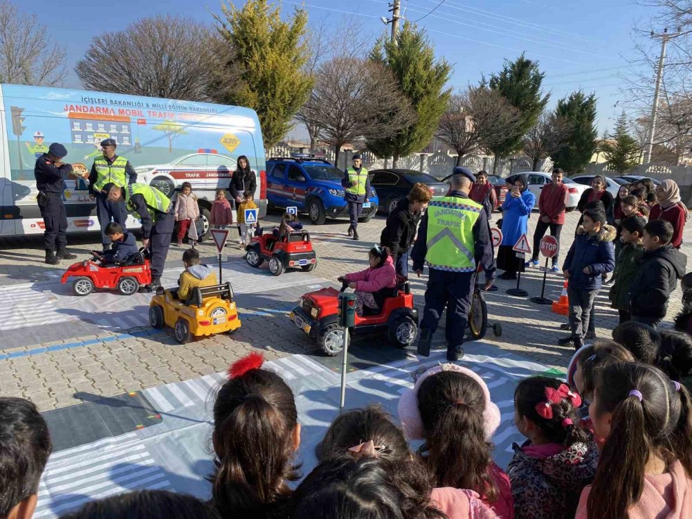 Kulu'da Jandarma Trafik Ekiplerinden Öğrencilere Trafik Eğitimi