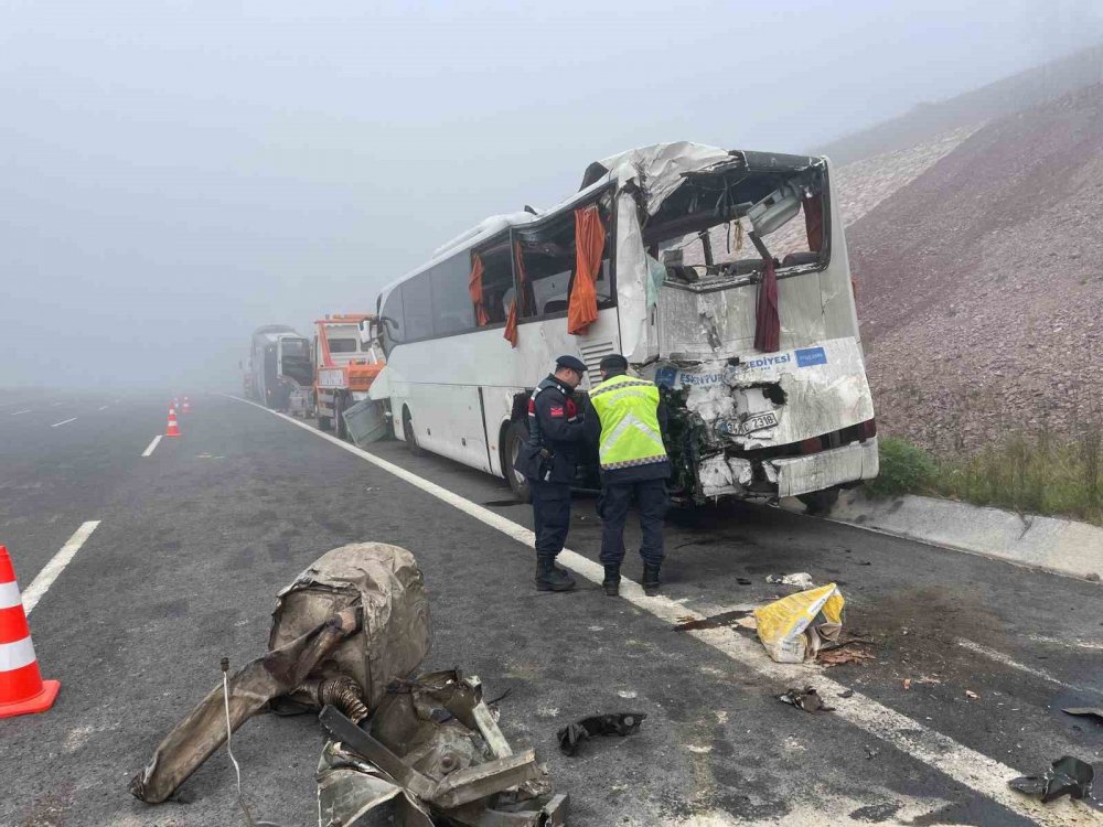 Sakarya'daki feci kazada hayatını kaybeden ve yaralananların kimlikleri belli oldu