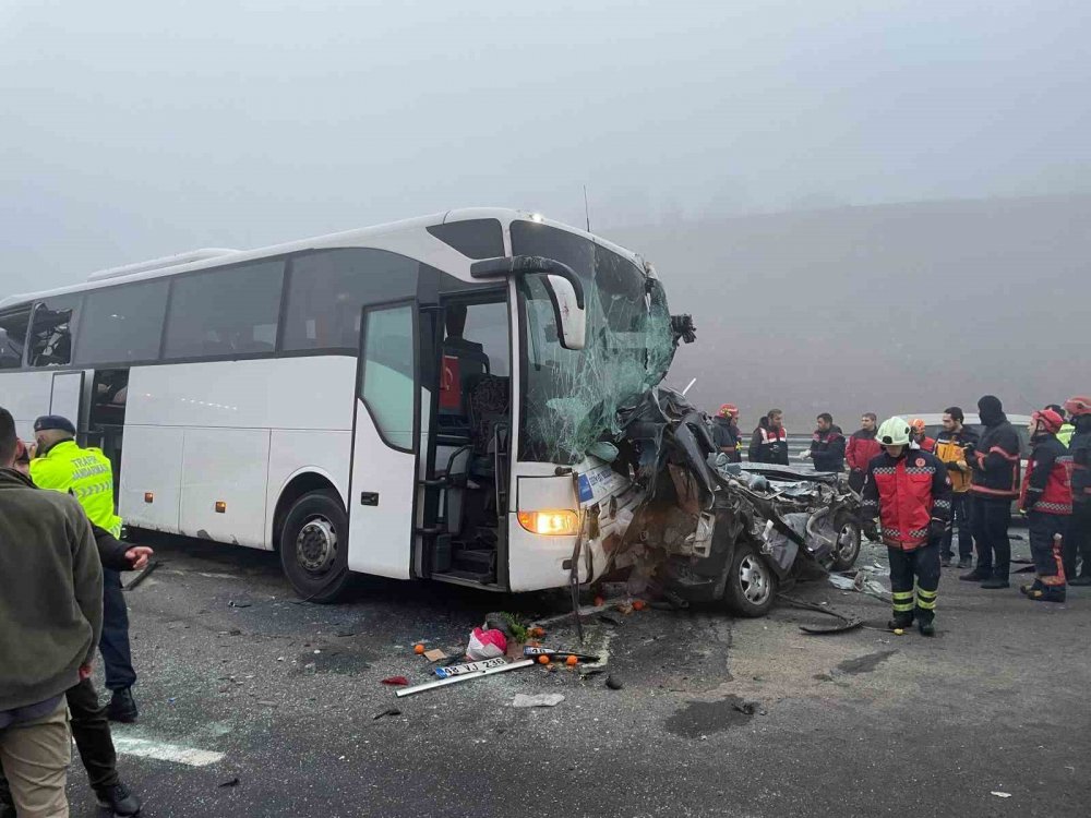 Sakarya'daki feci kazada hayatını kaybeden ve yaralananların kimlikleri belli oldu