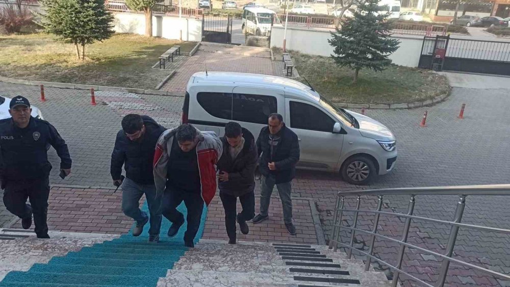 Konya'da eski eşi ve kızını öldüren şüpheli adliyede