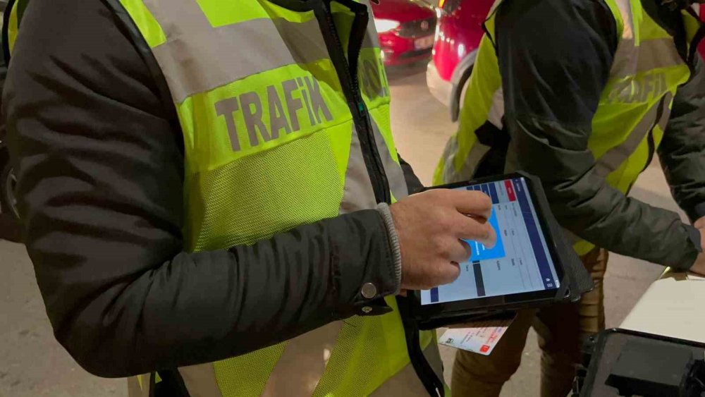 Aksaray'da yakalanan yeni yılın ilk alkollü sürücüsü gazeteciyi polise şikayet etti