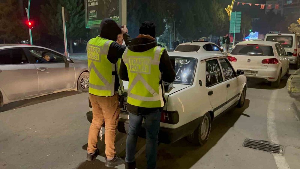 Aksaray'da yakalanan yeni yılın ilk alkollü sürücüsü gazeteciyi polise şikayet etti