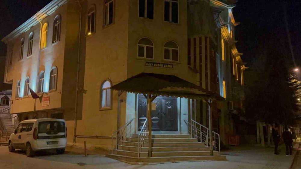 Caminin yardım kutusuna kadar düştüler