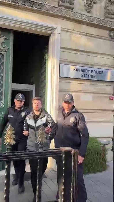 Kelime-i Tevhid bayrağıyla evine dönen vatandaşa saldıran şahıs adliyede