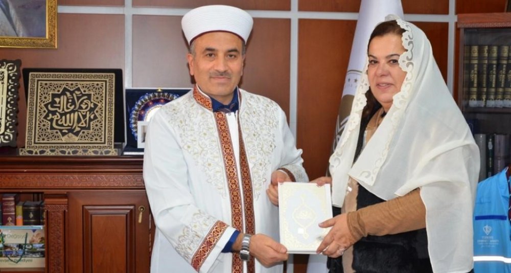 Ezan sesinden etkilenen Brezilya vatandaşı Carla Martoni Mendes Müslüman oldu
