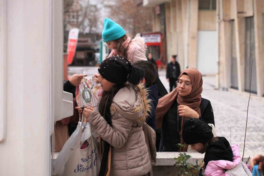 Konya’da Şivlilik coşkusu: Çantasını kapan sokağa koştu