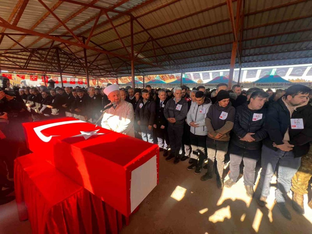 Pençe-Kilit şehidi Emrullah Gülmez, doğum gününe 5 gün kala dualarla toprağa verildi