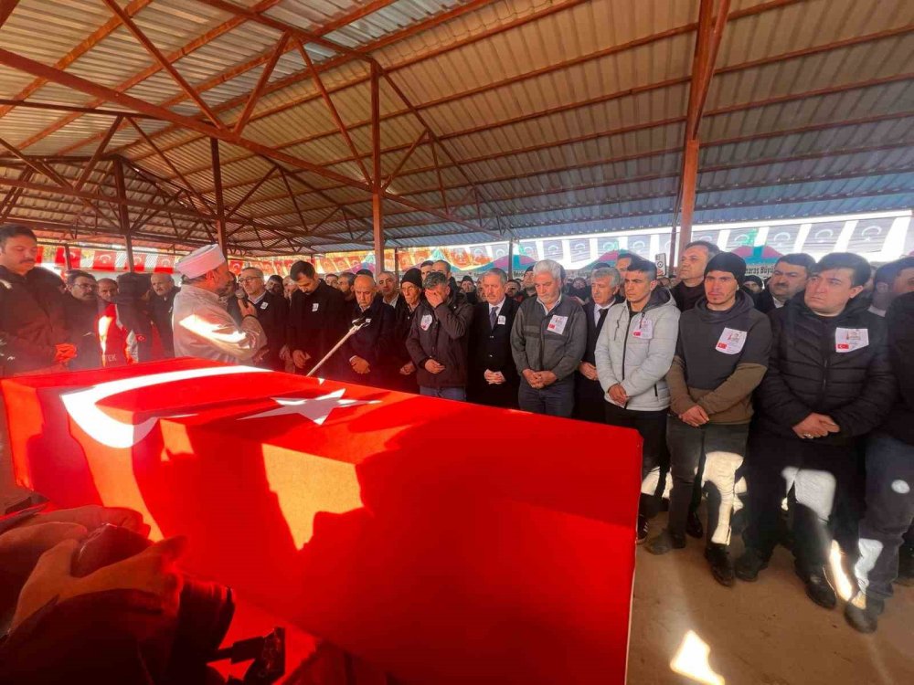 Pençe-Kilit şehidi Emrullah Gülmez, doğum gününe 5 gün kala dualarla toprağa verildi