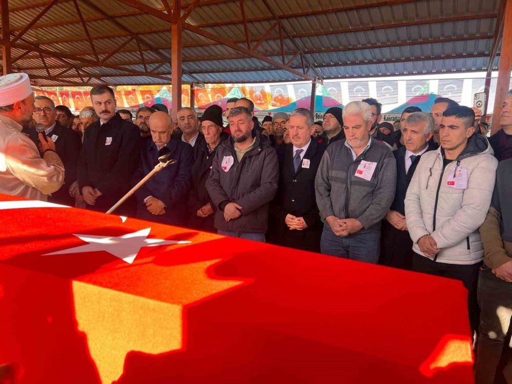 Pençe-Kilit şehidi Emrullah Gülmez, doğum gününe 5 gün kala dualarla toprağa verildi