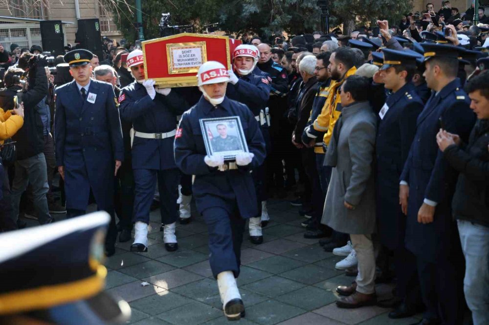 Şehit Muhammed Tunahan Evcin'in cenazesinde gözyaşları sel oldu