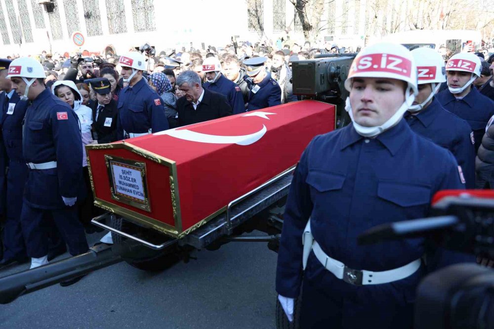 Şehit Muhammed Tunahan Evcin'in cenazesinde gözyaşları sel oldu