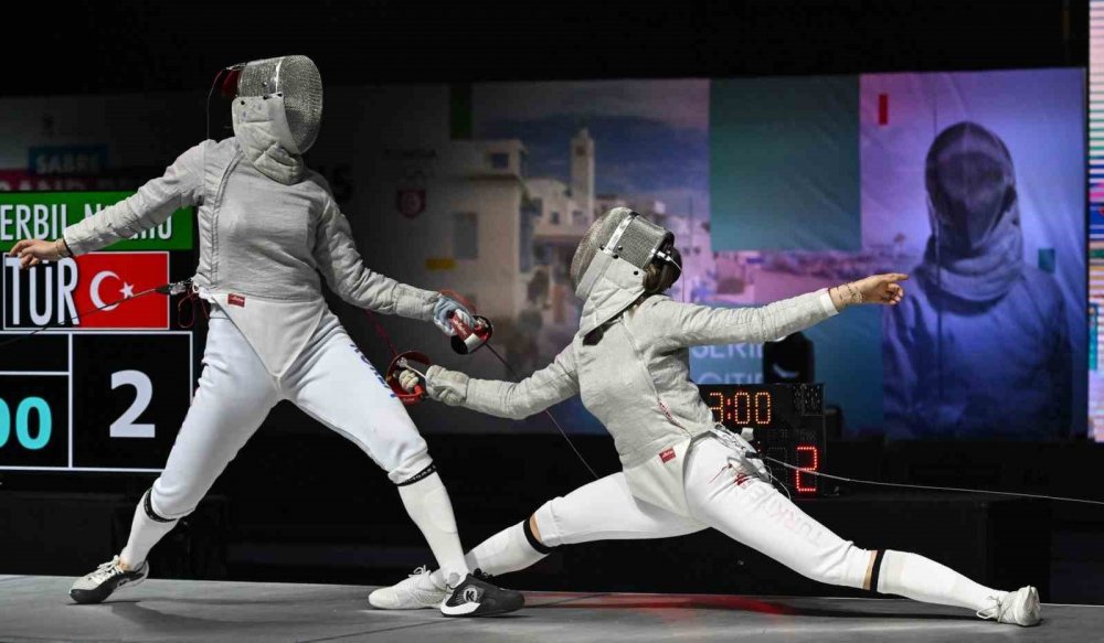 Milli eskrimci Nisanur Erbil'den Grand Prix'te tarihi başarı
