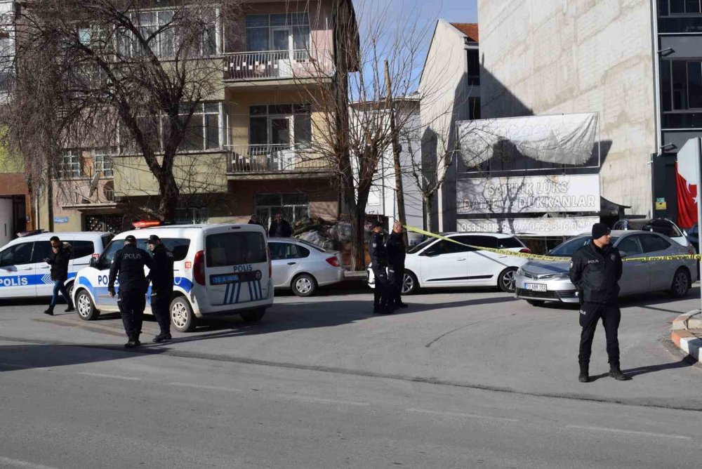 Okulun bahçe duvarına bırakılan çanta polisi alarma geçirdi