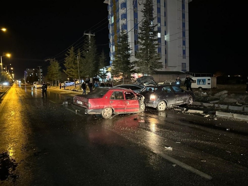 Konya'da otomobil parktaki araçlara çarptı! Sürücüsü alkollü çıktı