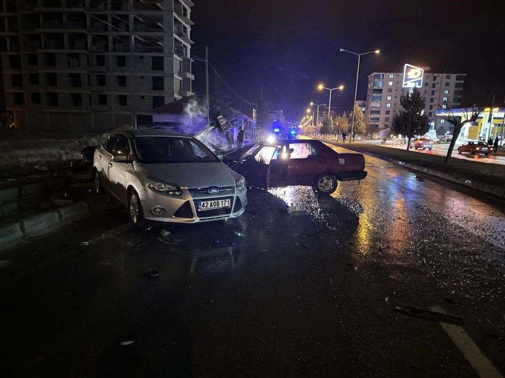 Konya'da otomobil parktaki araçlara çarptı! Sürücüsü alkollü çıktı