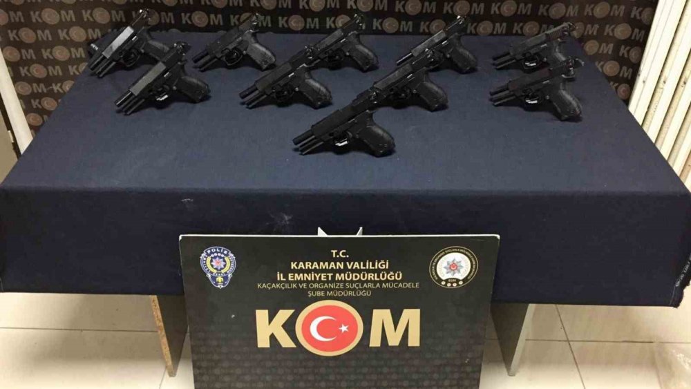 Konya'dan Karaman'a giden araca silah operasyonu