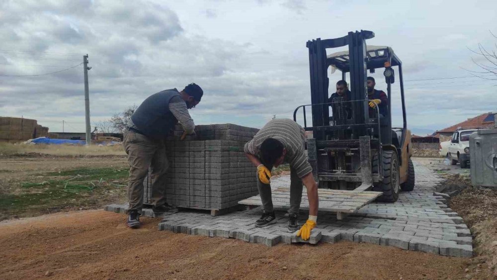 Ereğli Belediyesi'nden Çakmak'ta kilitli parke yol çalışması