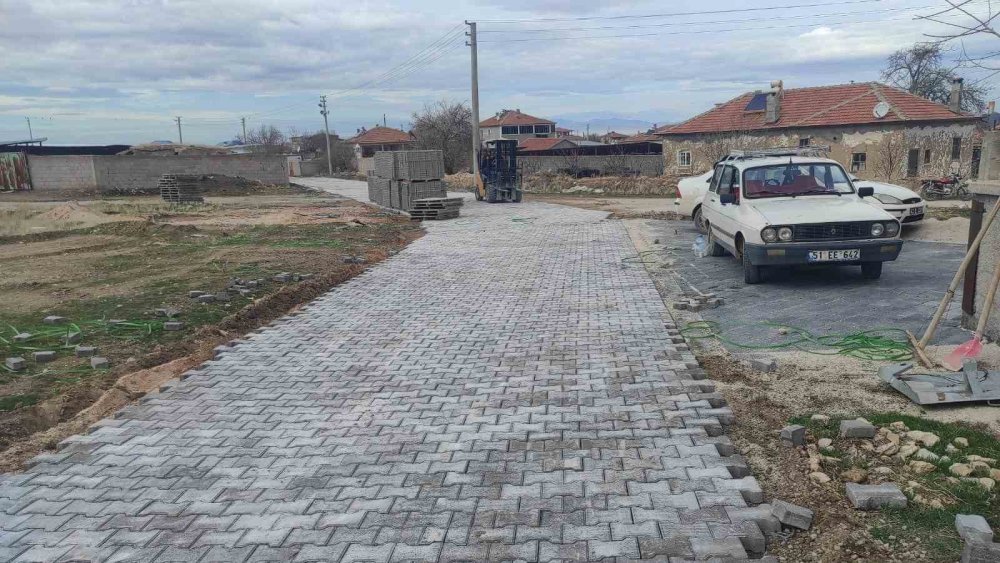 Ereğli Belediyesi'nden Çakmak'ta kilitli parke yol çalışması