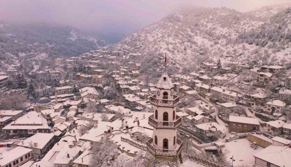 'Sakin şehir'den kartpostallık kar manzarası