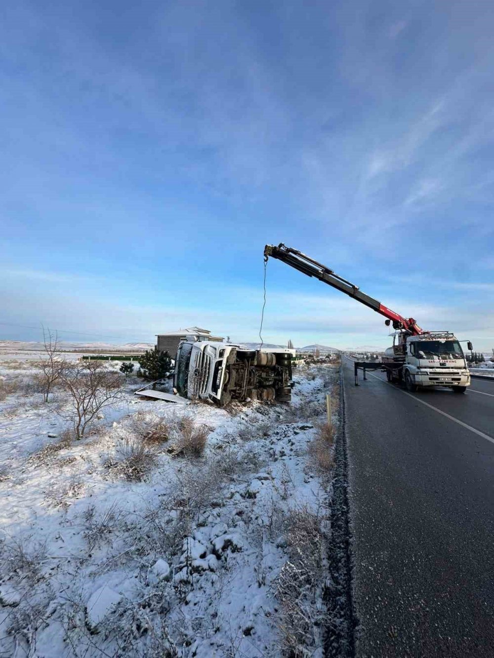 Tanker devrildi, 28 ton yağ ziyan oldu
