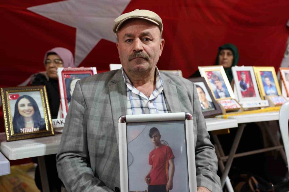 HDP önünde evlat nöbetindeki ailelerden çocuklarına ‘teslim ol’ çağrısı