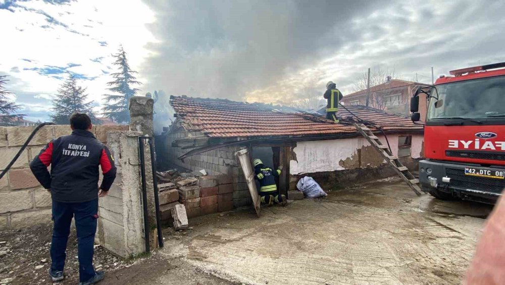 Konya’da müstakil evde yangın! 3 adet tüp son anda çıkarıldı