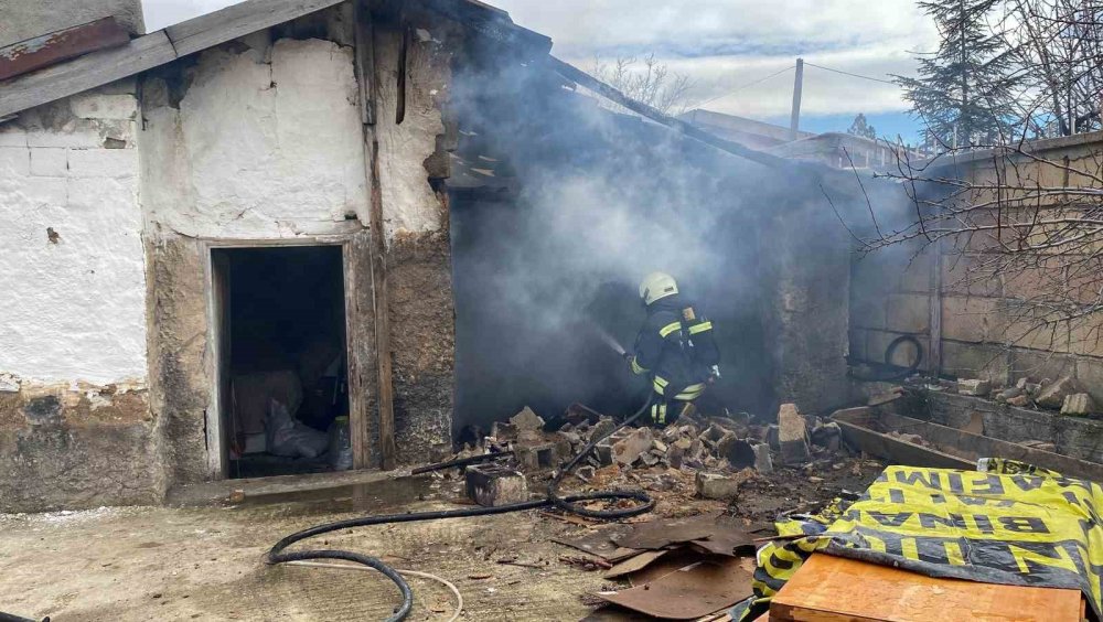 Konya’da müstakil evde yangın! 3 adet tüp son anda çıkarıldı