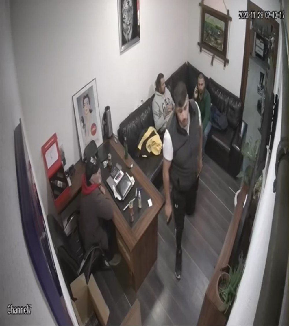 Babasına küfreden adamı silahla vurup darp etti, ifadesinde 'korkutacaktım' dedi