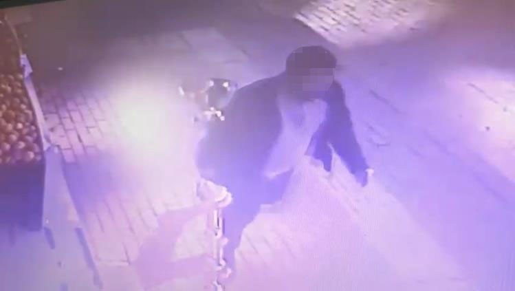 Ayağına uyan ayakkabıyı giyip gitti