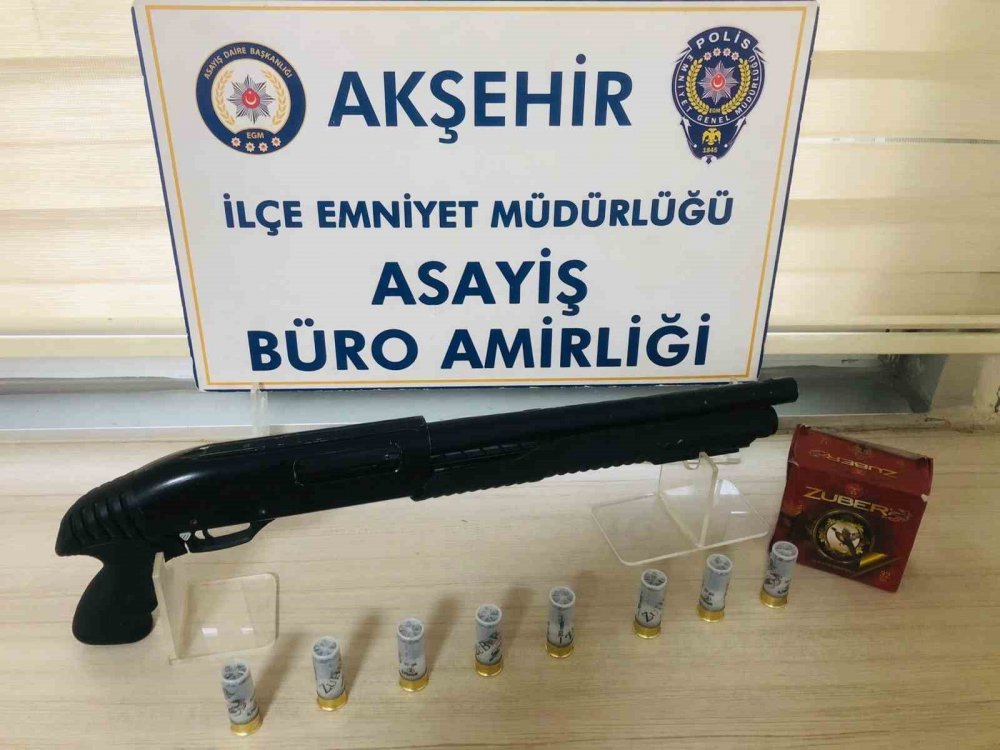 Akşehir'de asayiş uygulamasında av tüfeği ve silah ele geçirildi