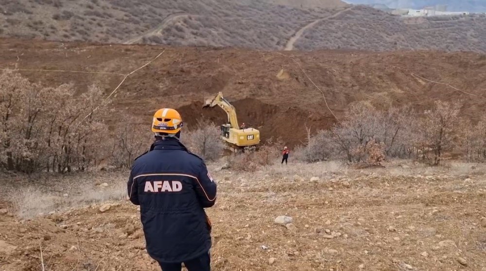 Erzincan'da toprak altında kalan işçileri arama çalışmaları 5. gününde devam ediyor