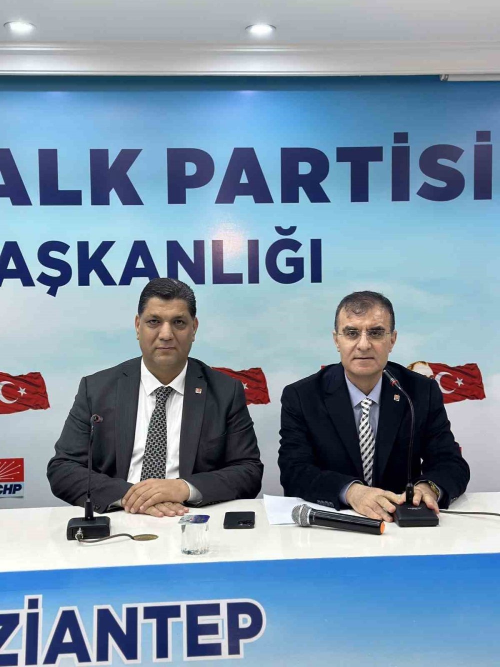 CHP'de şok: İl başkanı ve yönetim kurulu istifa etti