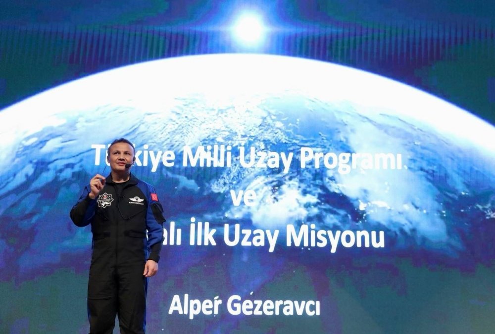 Alper Gezeravcı Selçuk Üniversitesi'nde öğrencilerle buluştu