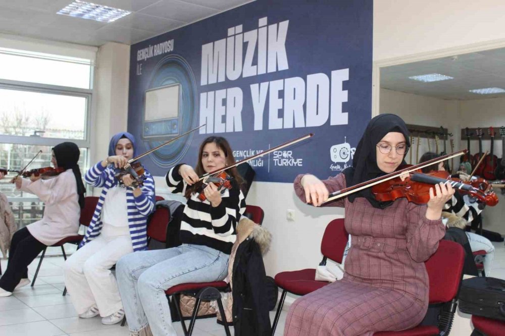 Karamanlı gençlerin keman tutkusu