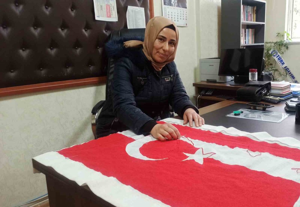 'Her Şehide Bir İlmek' Kampanyası Türk Bayrağına Dönüşüyor