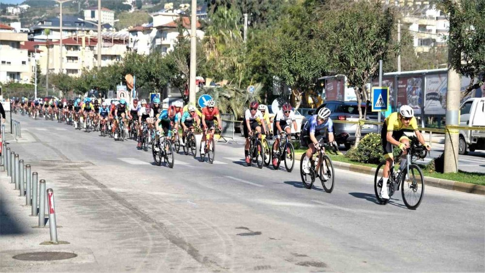 CRI Türkiye Uluslararası Bisiklet Yarış Serisi Alanya'da Heyecanla Devam Ediyor